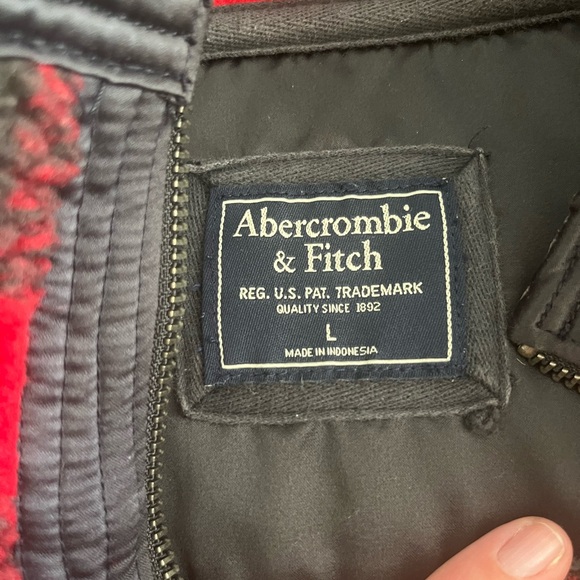 Abercrombie and Fitch Pull Over - Picture 2 of 4